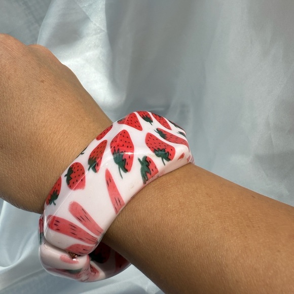 FREE PEOPLE Juicey summer strawberry bangle bracelet Arm Candy - Picture 6 of 6